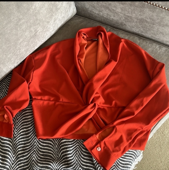 Twist Front High Low Waist Shirt - Picture 5 of 8